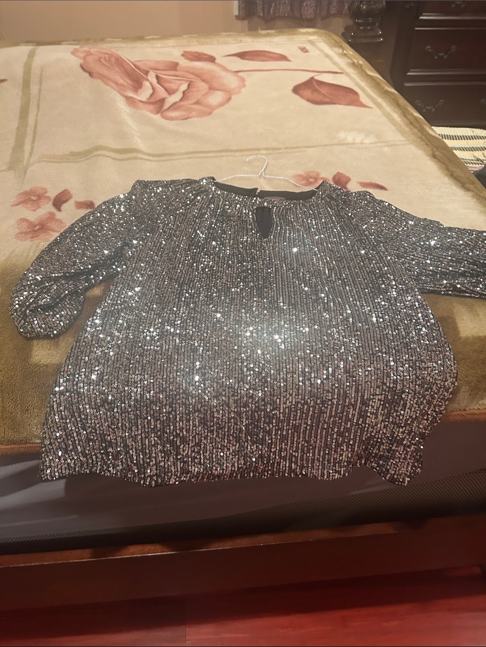 Vince Camuto Silver Sequin Short Sleeve Blouse